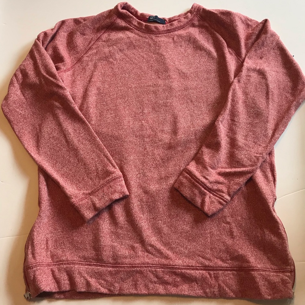 GAP marled red zip side top